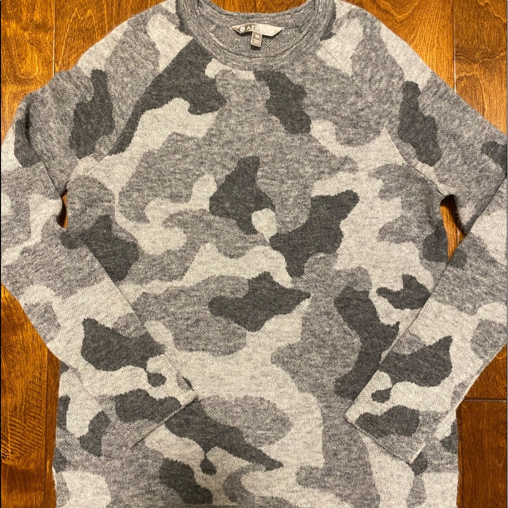 Athleta XS Sweater / camo